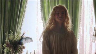 Elle Fanning nude butt see through - The Great S01E01 (2020)