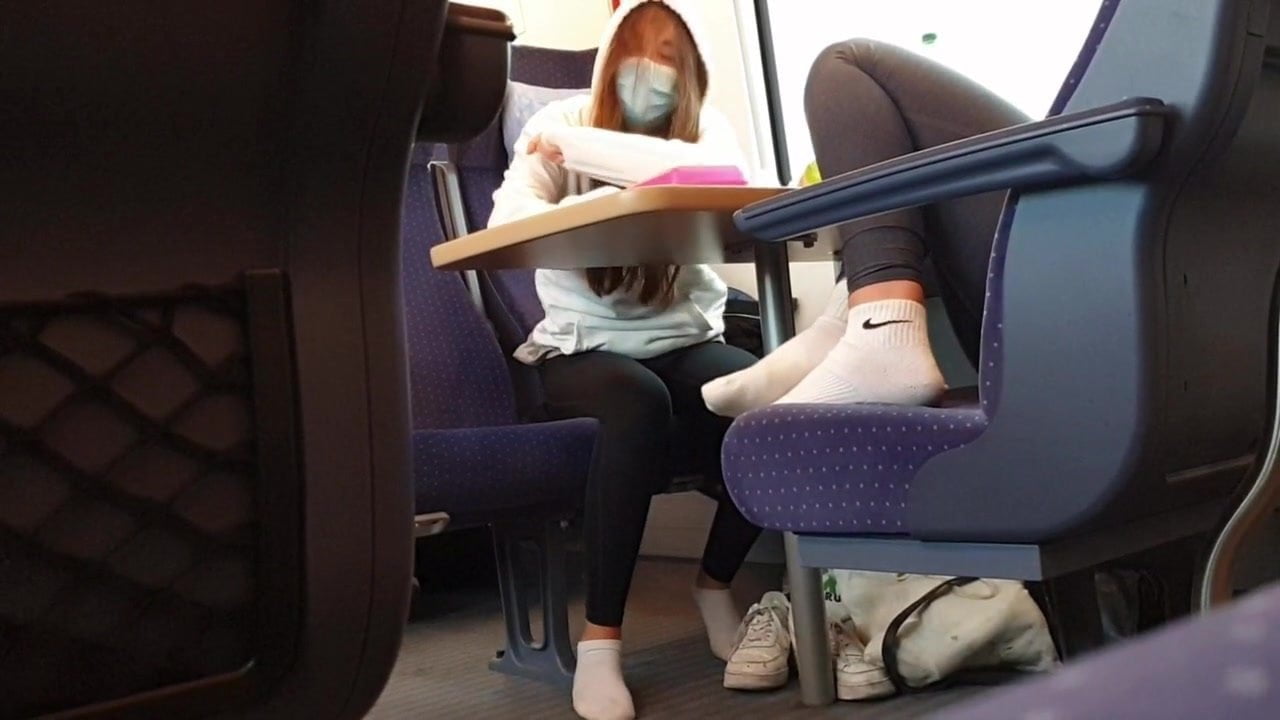 2 teen girls with white sneaker socks feet in german train Porn Flix