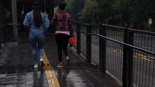 Culonas madre e hija y a la mama se le ve el calzon lento