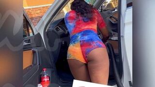Kinky ex-wife amber flashing bum at car wash NO PANTIES