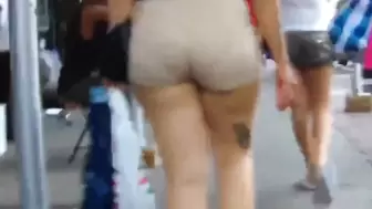 Candid cute lady giant rear-end on tight caqui shorts