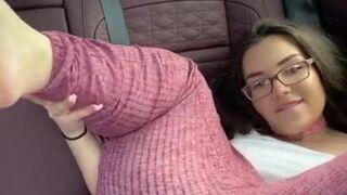 Chubby bitch masturbate until she squirts in her car!