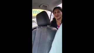Mi yerno me encuentra en la calle me sube a su auto para luego follar en hotel 