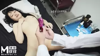 Enormous meat doctor fuck her petite patient in the hospital
