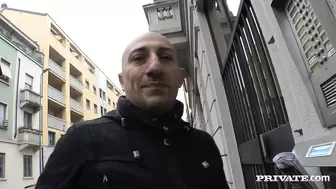 This Horny Sex Therapist Gets Laid