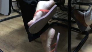 College girl flip flops feet in class ( hiddem camera )