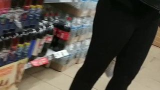 Drunk white girl was checkin me out while wit boyfriend