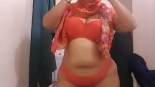Chubby Arab Mom in Hijab 1
