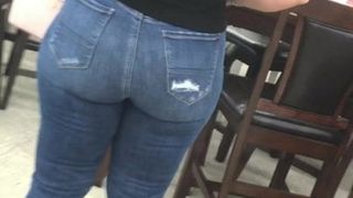 Big booty Latina in jeans