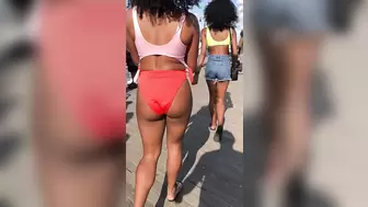 2 sexy black women