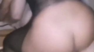 Drug me snima dok jebem kurvu